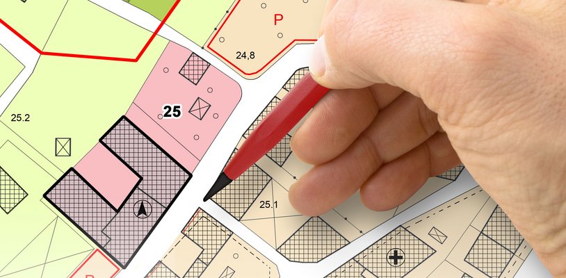 Ist ein Anwesen mit mehreren Flurstücken als Familienheim steuerfrei vererbbar?