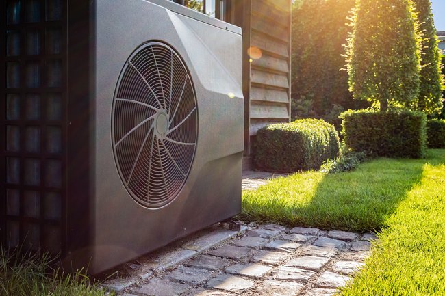 Kühlen mit der Wärmepumpe: Wie Heiztechnik im Sommer zur Klimaanlage wird